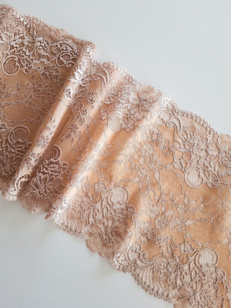 Elastische Spitze Nude & Beige Floral für Dessous und BHs