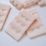 Cierre 3x2 beige claro para lencería