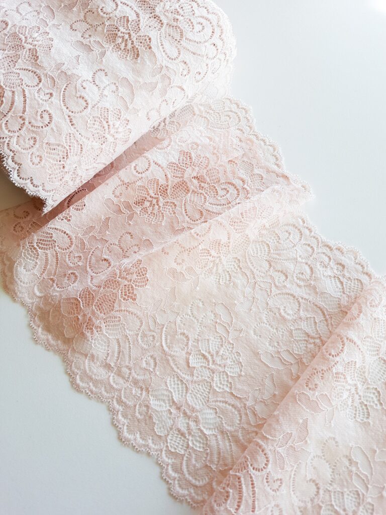 Elastische Spitze Beige & Nude für Dessous und BHs