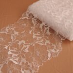 Pizzo tulle ricamato floreale bianco tenue