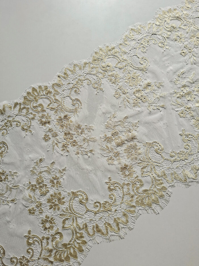 chantilly lace coupon 3m for lingerie, antique white with lurex inelastic lace - Image 3