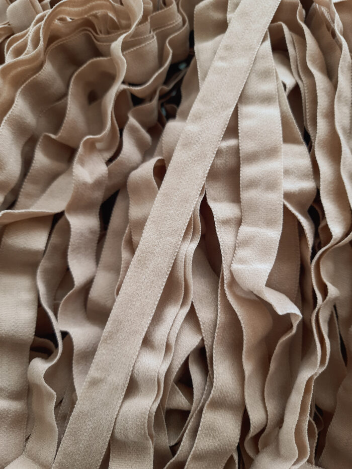 2 metri di elastico ripiegabile color caffè latte da 15 mm, elastico estensibile per lingerie - immagine 1