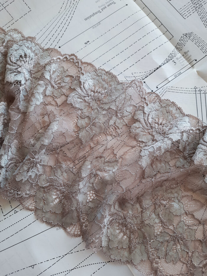 Passamaneria in pizzo elasticizzato per lingerie, tessuto in pizzo elastico per reggiseni - immagine 1