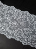 pizzo in tulle ricamato bianco per la creazione di reggiseni, larghezza 20,5 cm - immagine 4