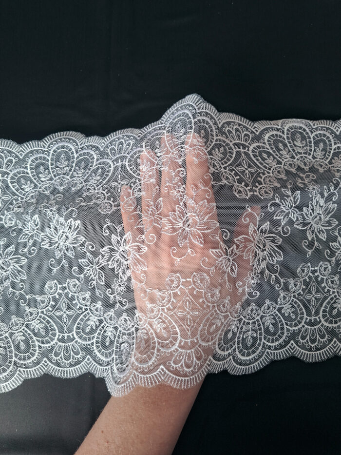 galon de dentelle en tulle brodé blanc pour la confection de soutiens-gorge, largeur 20,5 cm – Image 3