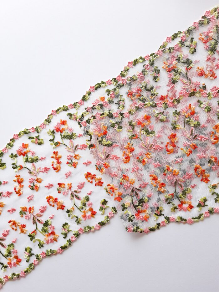 Embroidered lace remnants - immagine 1