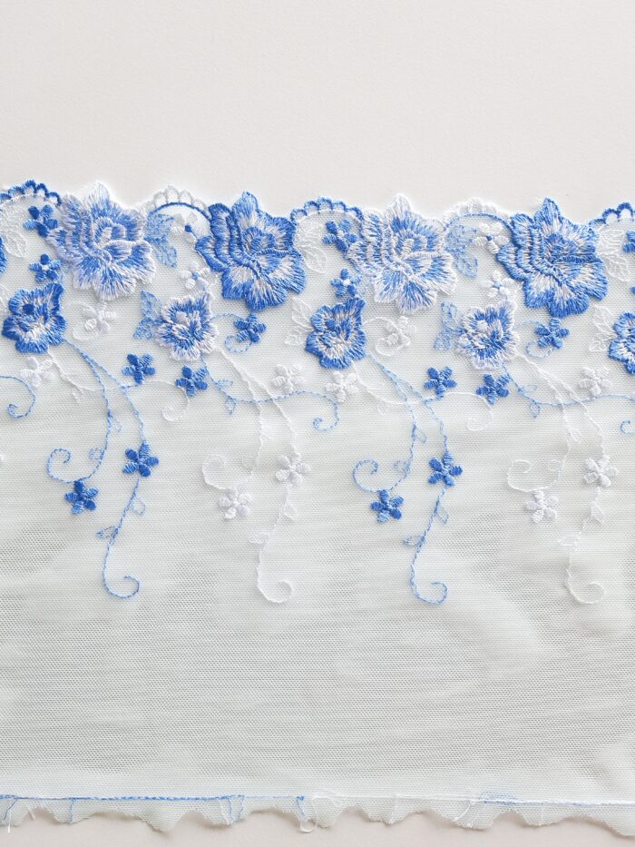 Embroidered lace remnants – Image 1