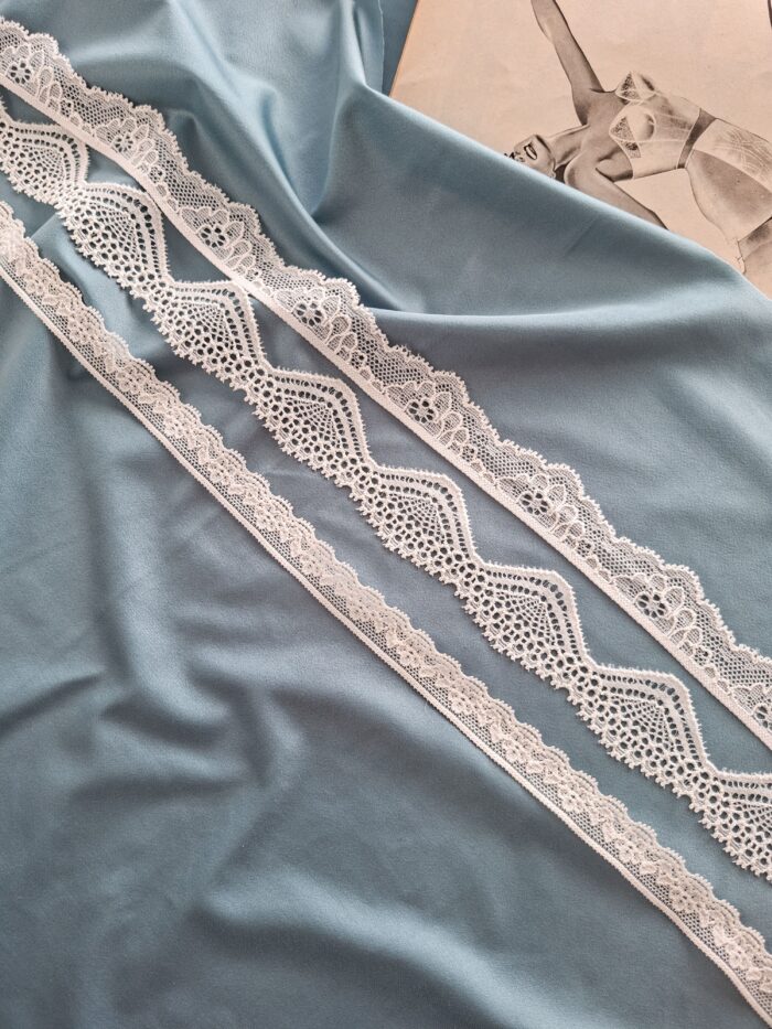 bordura in pizzo elastico bianco antico - immagine 1