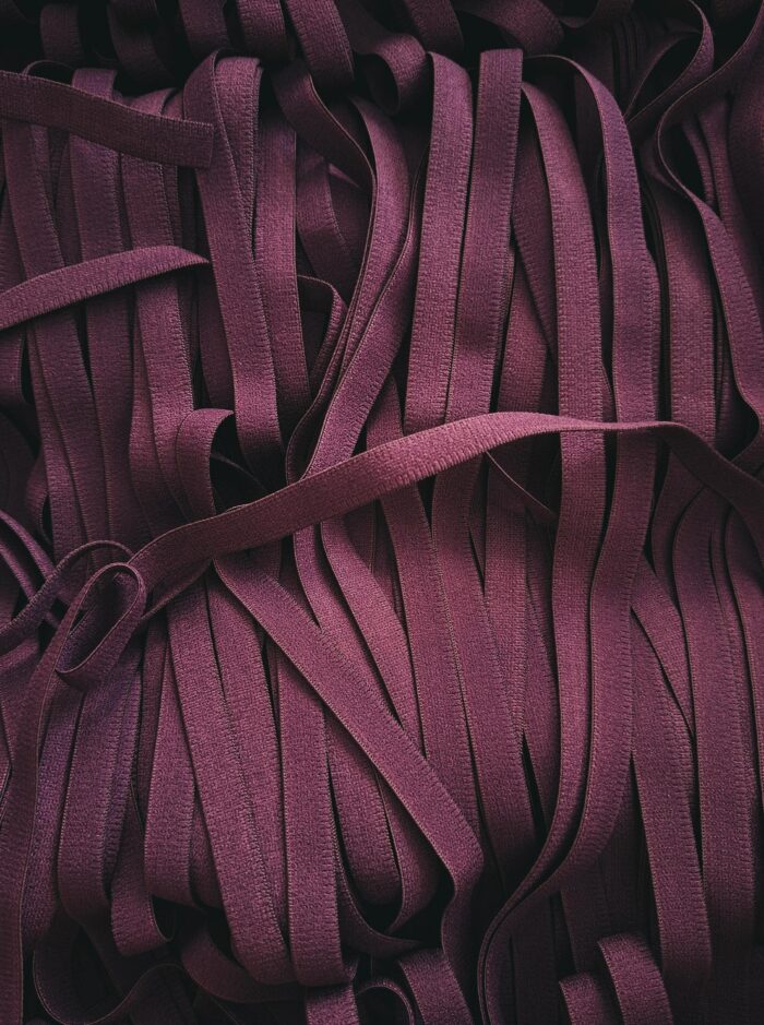 2 metri di elastico sottoseno 10 mm colore prugna, elastico per cucito lingerie - immagine 1