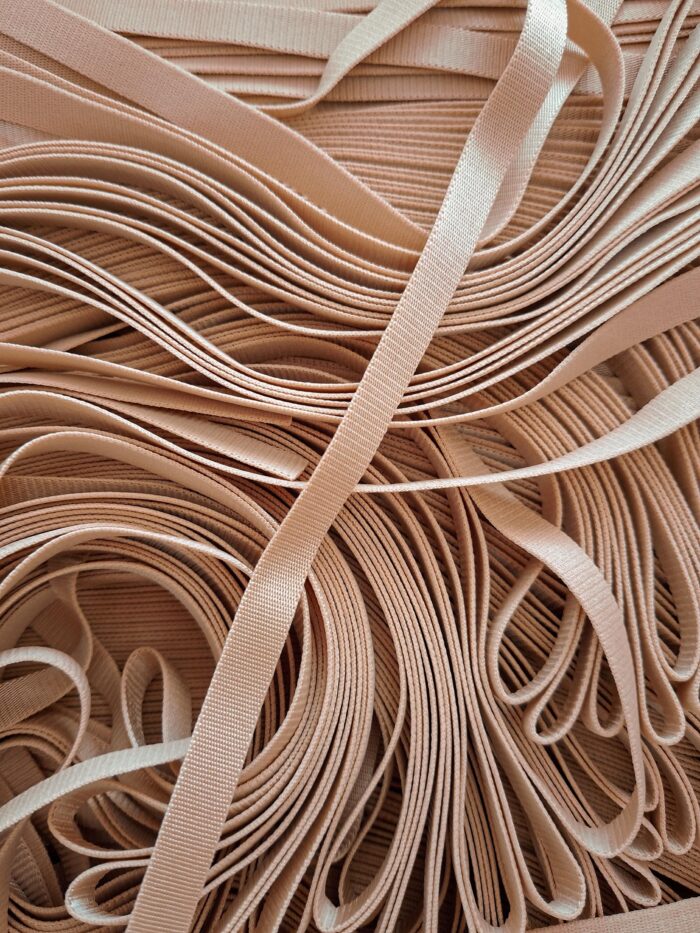 il_fullxfull.8080818495_4d19.jpg 2 mètres d’élastique de bretelle coloris amande, en largeurs 10 mm, bretelle de soutien-gorge pour la couture de lingerie – Image 1